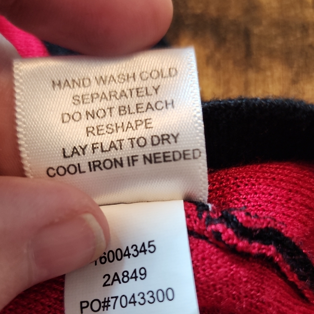 LIVE & LET LIVE | Stretchy Red Black Valentine's Sharkbite Tunic Sweater |‎ XL - Picture 4 of 10